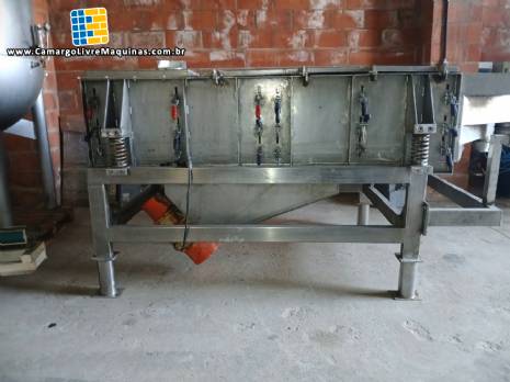 Peneira vibratria classificadora selecionadora inox com 4 saidas de produtos MVL