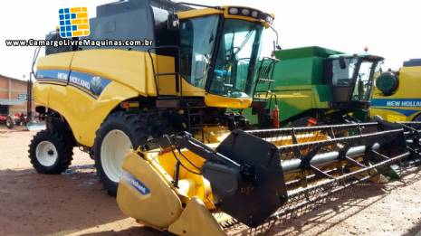 Colheitadeira New Holland