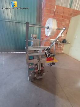 Empacotadora envasadora autom�tica de saches com dosadora Cetro