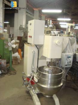 Batedeira planet�ria Amadio