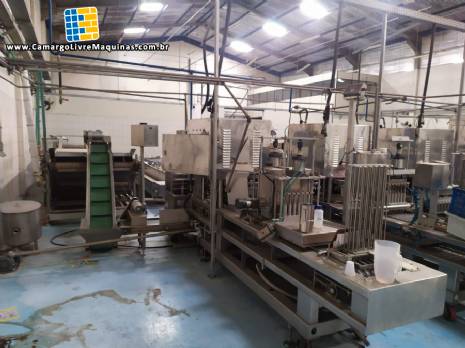 Envasadora enchadora e seladora automática de copinhos cálices gelatina Envasadora enchadora e seladora automática de copinhos cálices gelatina