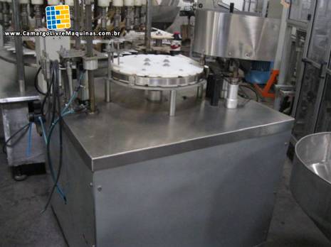 Envasadora de l�quidos de 3 pist�es semiautom�tica