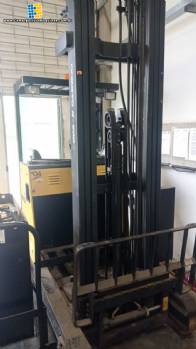 Empilhadeira retr�til Doosan