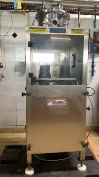 Envasadora isobrica 2 bicos com tampadora para garrafas de vidro cervejas Saumec