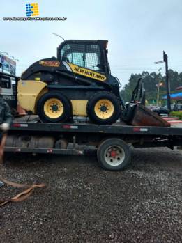 Mini carregadeira New Holland