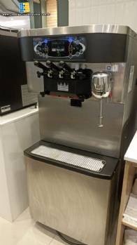 M�quina de sorvete expresso casquinha casc�o milk shake Taylor