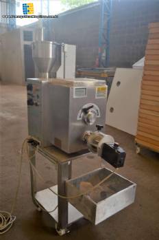 Extrusora de massas fabricadora de nhoque La Monferrina Extrusora de massas fabricadora de nhoque La Monferrina