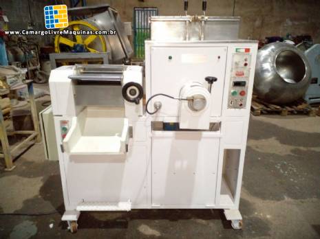 Extrusora e laminadora conjugadas Pama Roma 25 kg Extrusora e laminadora conjugadas Pama Roma 25 kg