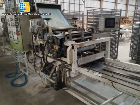 Laminadora cortadora com enbandejadora automática dobradora em linha contínua de massas secas longas talharim 300 kg por hora Laminadora cortadora com enbandejadora automática dobradora em linha contínua de massas secas longas talharim 300 kg por hora